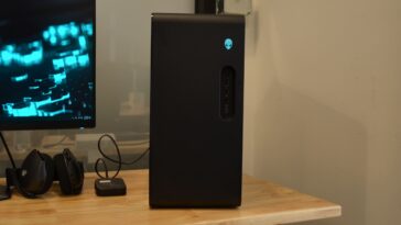 Alienware Aurora R16 on the table - Cuponsy